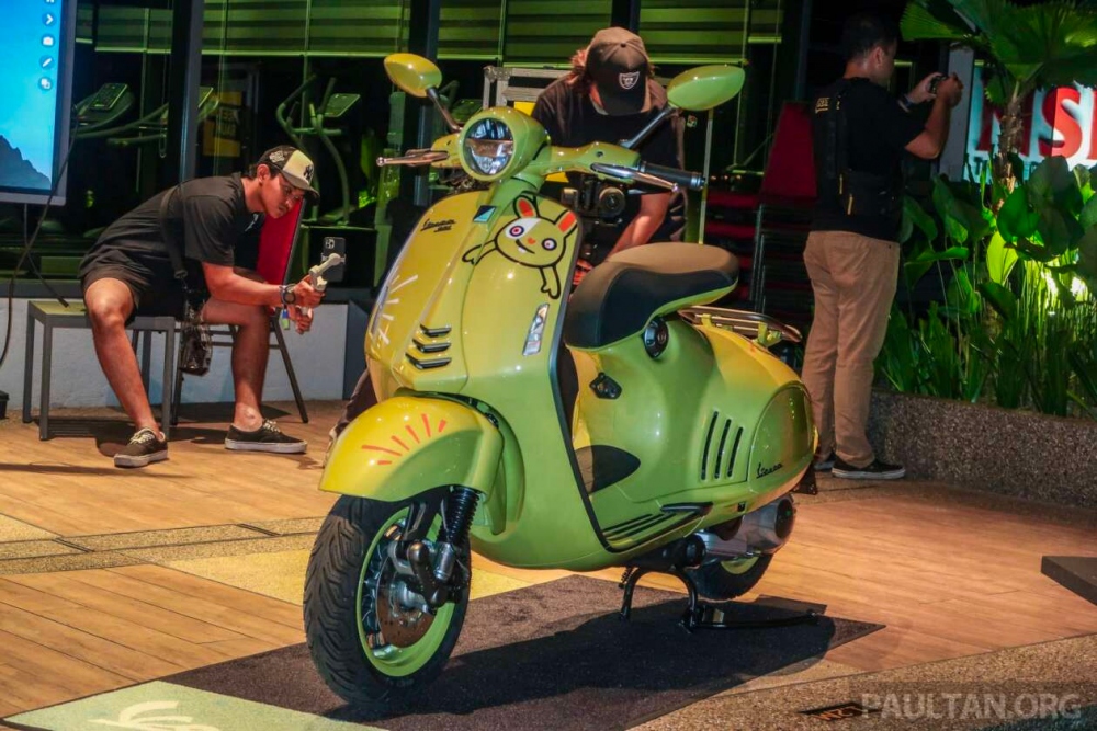 Vespa 946 phiên bản giới hạn 10 Anniversario 2023 giá hơn nửa tỷ đồng ra mắt - Ảnh 3.