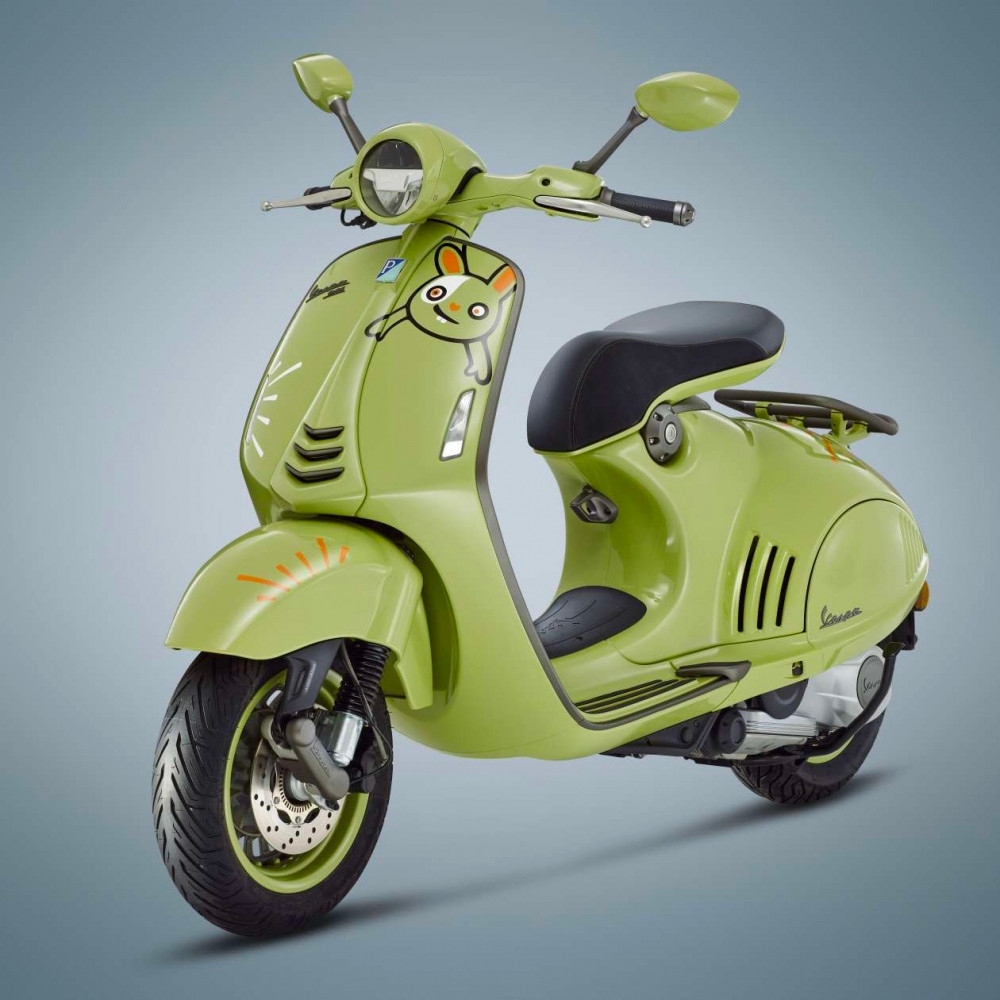 Vespa 946 phiên bản giới hạn 10 Anniversario 2023 giá hơn nửa tỷ đồng ra mắt - Ảnh 1.