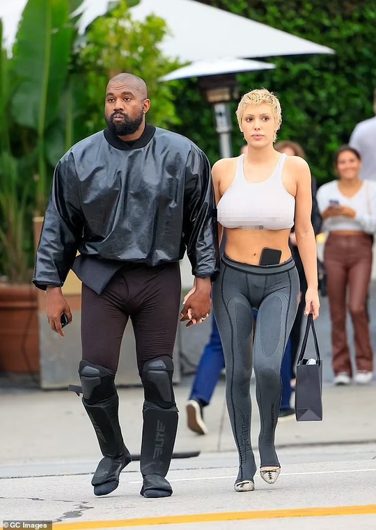 Mặc lố lăng, vợ chồng Kanye West liên tục gặp rắc rối - Ảnh 7.