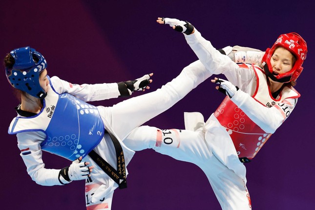 Siêu võ sĩ Thái Lan bật khóc vì bộ giáp hỏng, tưởng mất HCV Taekwondo Asiad 19 - Ảnh 4.