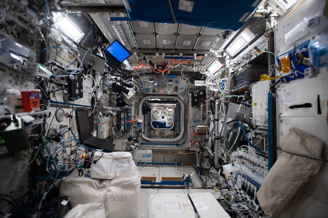 Hé lộ kế hoạch kéo trạm vũ trụ quốc tế ISS về Trái Đất để phá hủy của NASA - Ảnh 3.