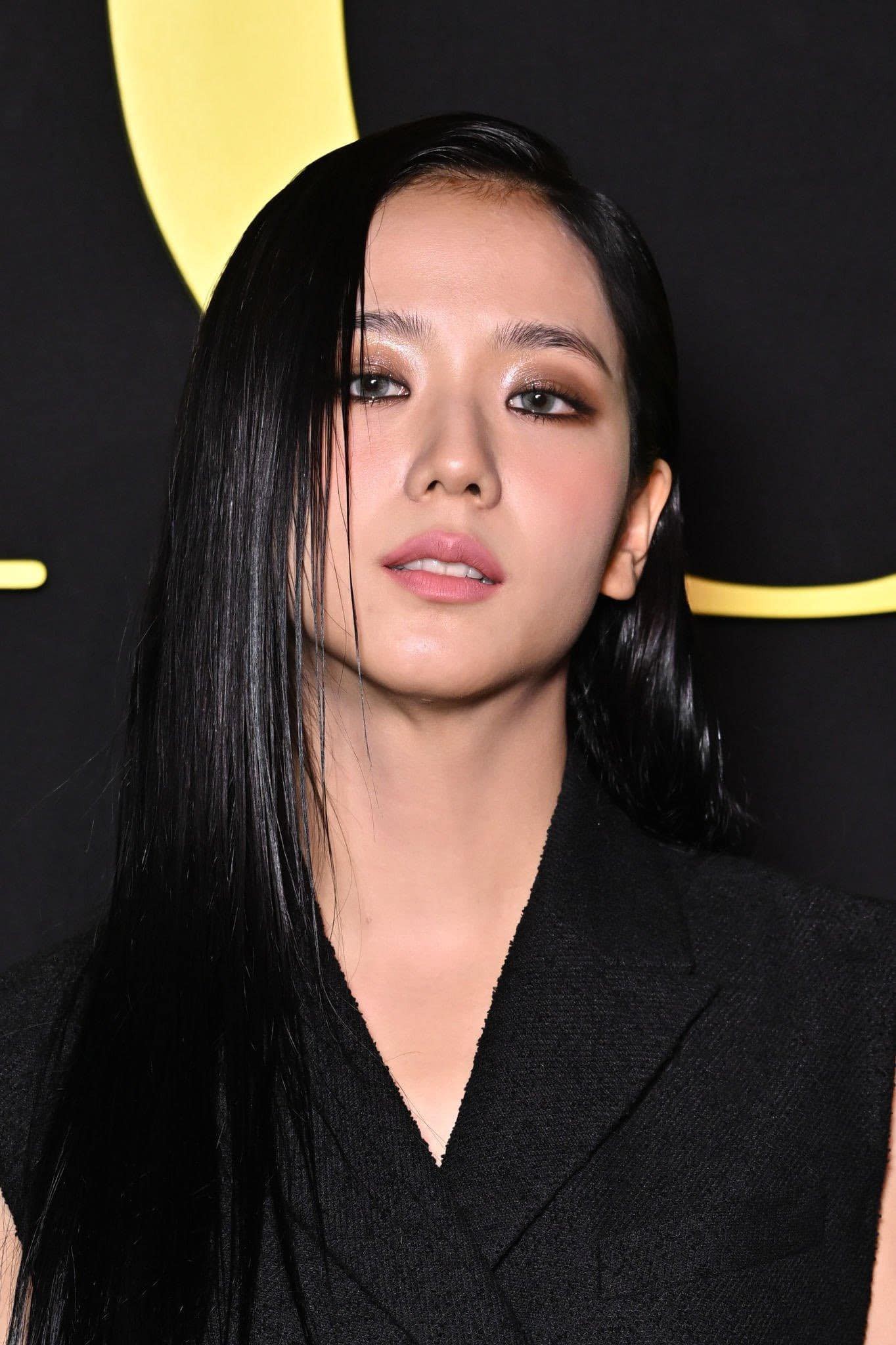 Ảnh không qua chỉnh sửa gây tranh luận giữa Jisoo (BlackPink) và Địch Lệ Nhiệt Ba - Ảnh 22. Ảnh không qua chỉnh sửa gây tranh luận giữa Jisoo (BlackPink) và Địch Lệ Nhiệt Ba - Ảnh 22.