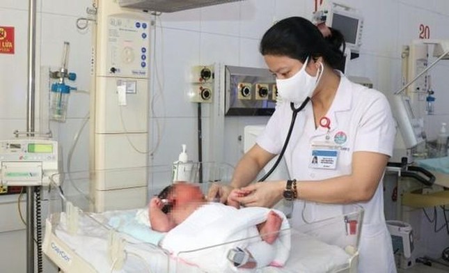 Một sản phụ Hà Tĩnh sinh con trai nặng hơn 6kg - Ảnh 1.