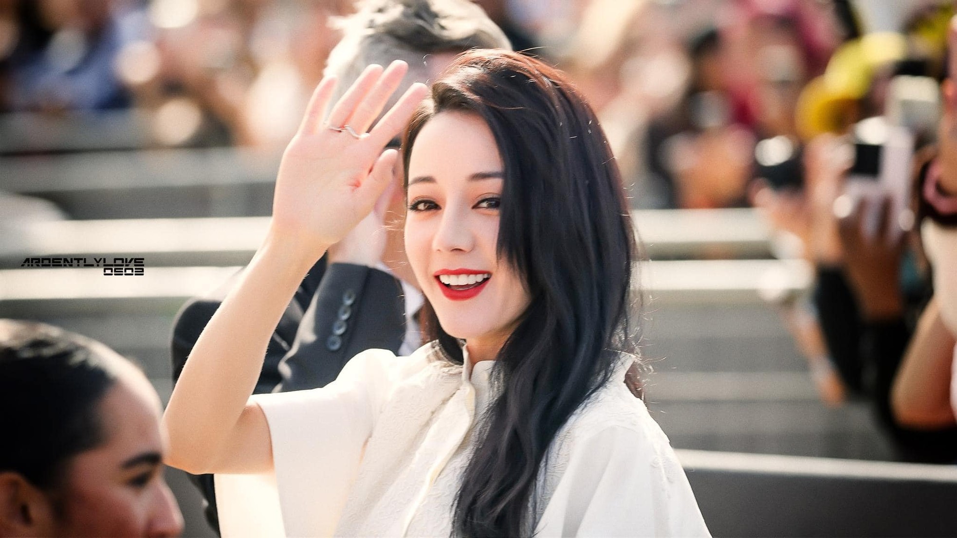 Ảnh không qua chỉnh sửa gây tranh luận giữa Jisoo (BlackPink) và Địch Lệ Nhiệt Ba - Ảnh 10. Ảnh không qua chỉnh sửa gây tranh luận giữa Jisoo (BlackPink) và Địch Lệ Nhiệt Ba - Ảnh 10.