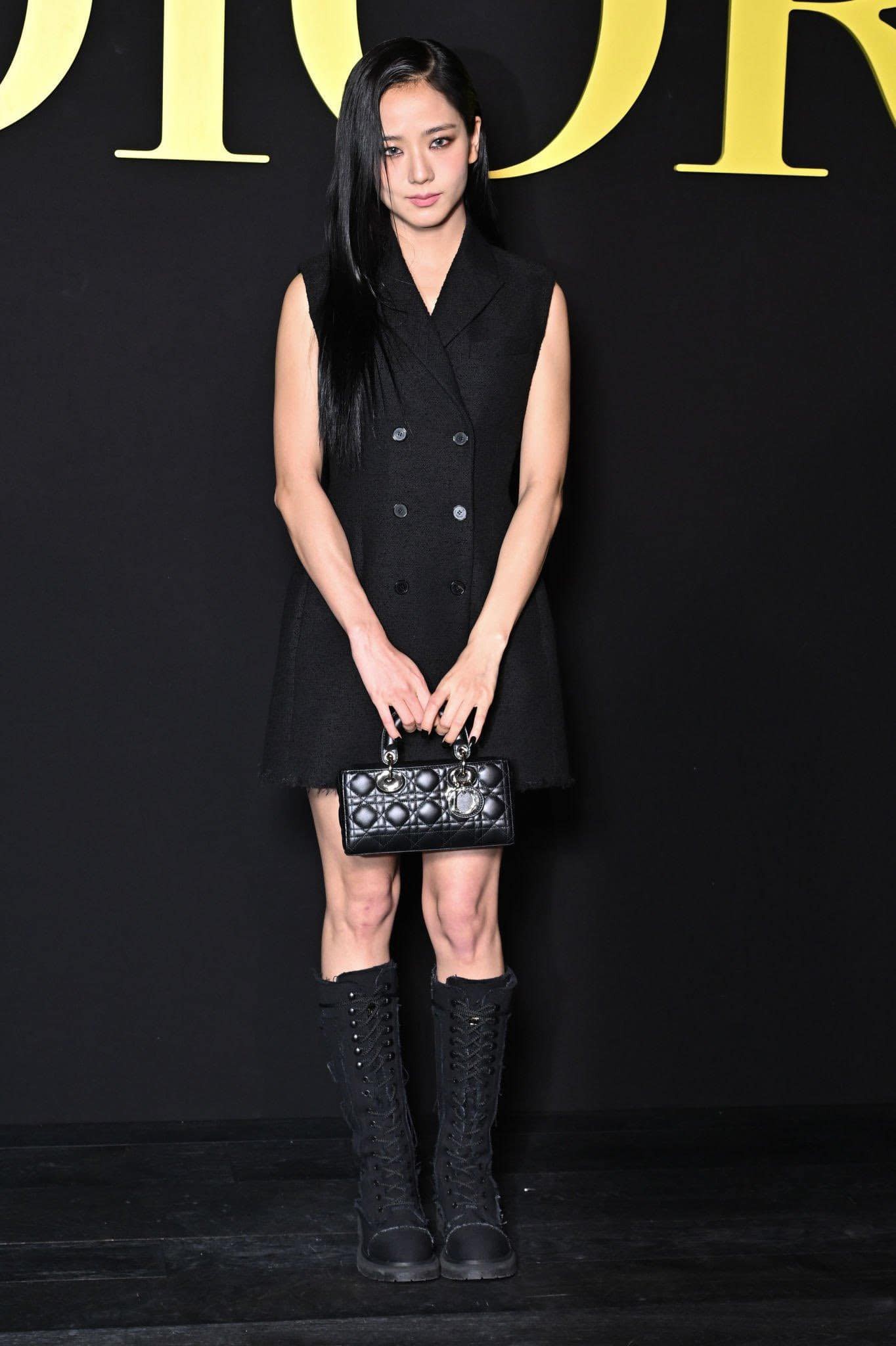 Ảnh không qua chỉnh sửa gây tranh luận giữa Jisoo (BlackPink) và Địch Lệ Nhiệt Ba - Ảnh 9. Ảnh không qua chỉnh sửa gây tranh luận giữa Jisoo (BlackPink) và Địch Lệ Nhiệt Ba - Ảnh 9.