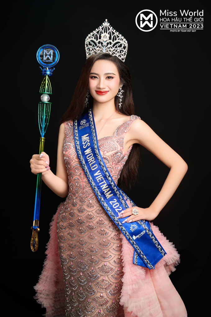 Sau 2 tháng ở ẩn, Hoa hậu Ý Nhi có động thái đầu tiên trong ngày giỗ Tổ sân khấu - Ảnh 4.