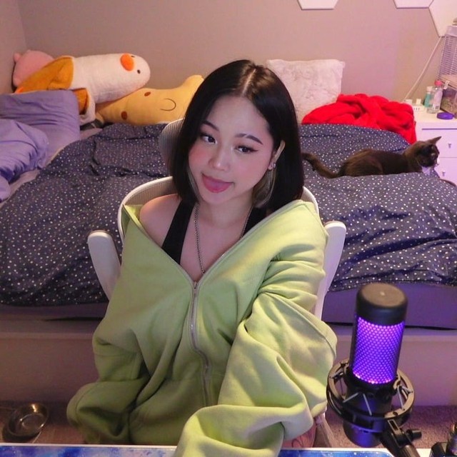 Tưởng giật tít là hay, nữ streamer ngẩn người khi nhận án phạt kịch khung - Ảnh 1.