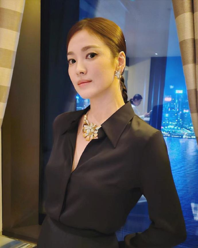 Song Hye Kyo trở thành chủ đề hot vì bức ảnh so sánh nhan sắc sau 4 năm, không hề có dấu hiệu già đi - Ảnh 3.