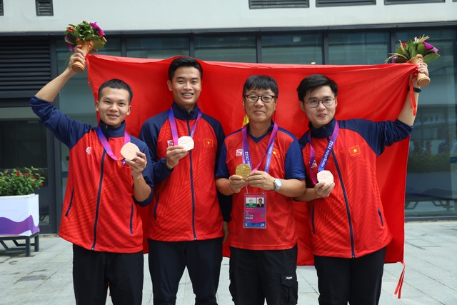 Nhà vô địch Asiad tiết lộ tin nhắn của người bố là xạ thủ huyền thoại, nói lời xúc động về HLV Hoàng Xuân Vinh - Ảnh 5.