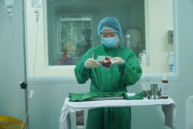 Lần đầu tiên tại Việt Nam: Điều trị thành công cho bệnh nhân ung thư hạch - Ảnh 1.