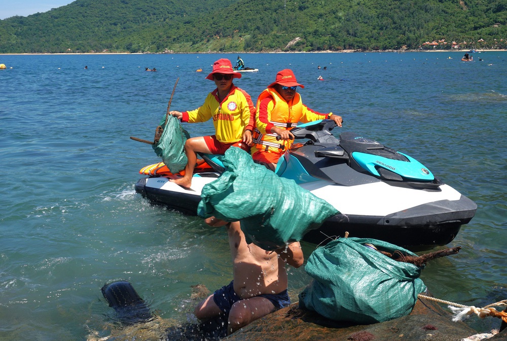 Chuyện những chiếc lưới ma bức tử san hô ở Đà Nẵng và nhóm phượt đáy biển, giải cứu đại dương - Ảnh 25.