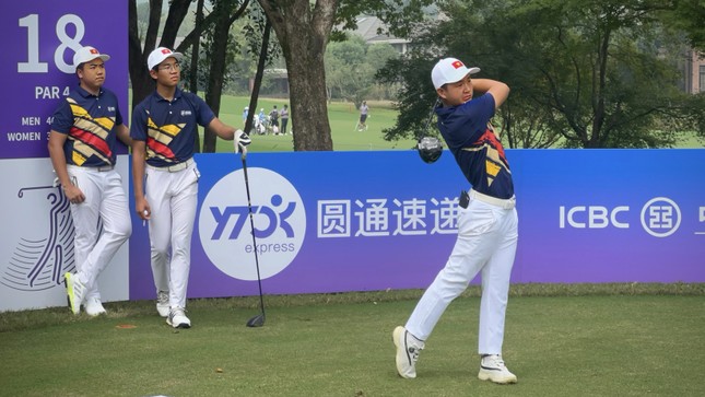 Bốn golfer Việt Nam đạt điểm âm ngày mở màn Asiad 19 - Ảnh 1.