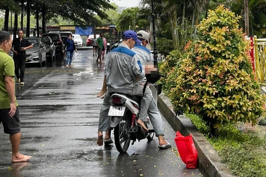 Vụ bé gái 5 tuổi bị ngạt nước tử vong trong hồ nước bỏ hoang: Không rào chắn cẩn thận, trách nhiệm thuộc về ai? - Ảnh 1.