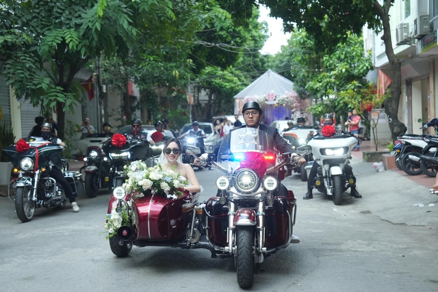 Phố Hà Nội xôn xao đoàn rước dâu bằng dàn mô tô 20 tỷ, gia thế không phải dạng vừa - Ảnh 5.