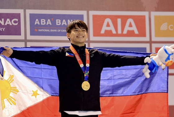 Carlos Yulo bỏ ASIAD 19 tập trung vào giải vô địch thế giới 2023 - Ảnh 1.