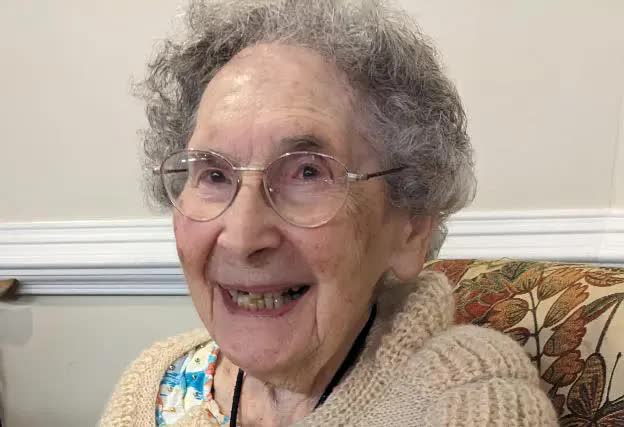 Cụ bà 107 tuổi có bí quyết sống lâu và cực hạnh phúc: Hết mình đi, đừng chờ ước mơ thành hiện thực - Ảnh 3.