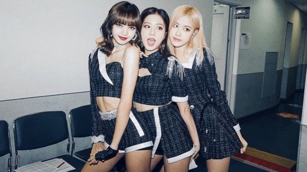 Jisoo - Rosé bất ngờ nhận cả tá gạch đá vì ủng hộ Lisa diễn ở hộp đêm - Ảnh 4.