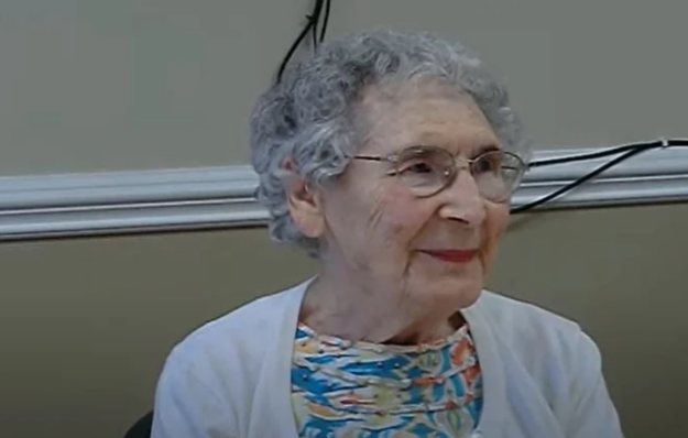 Cụ bà 107 tuổi có bí quyết sống lâu và cực hạnh phúc: Hết mình đi, đừng chờ ước mơ thành hiện thực - Ảnh 1.