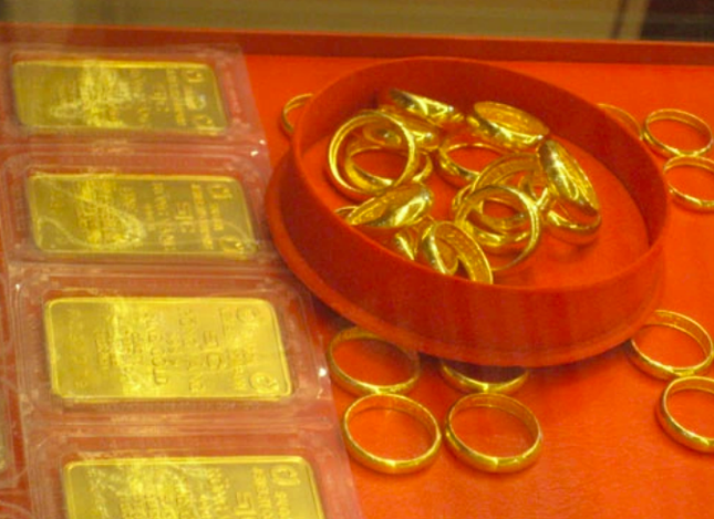 Vàng SJC vênh vàng nhẫn 11 triệu đồng/lượng - Ảnh 1.