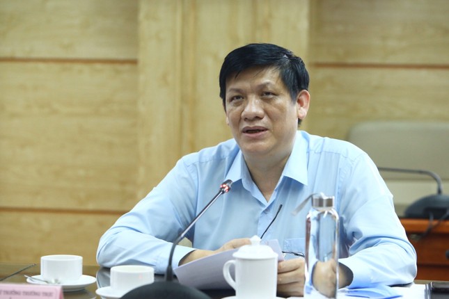 Cựu Bộ trưởng Y tế Nguyễn Thanh Long nộp lại phần lớn tiền nhận hối lộ của Tổng giám đốc Cty Việt Á - Ảnh 1.
