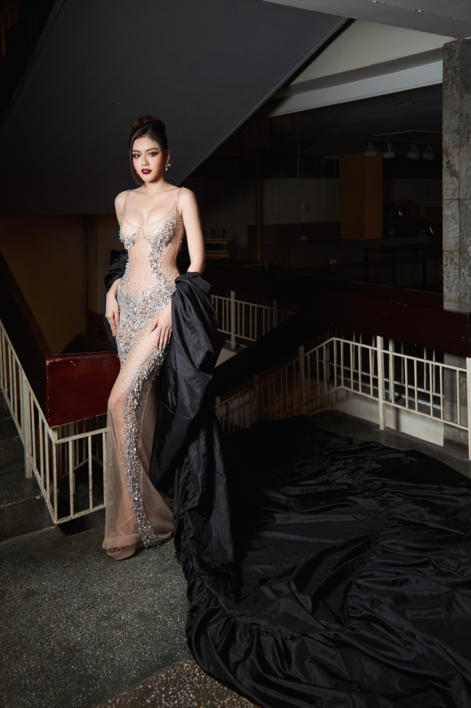 Á hậu Đặng Thanh Ngân nổi bật trên thảm đỏ, đọ sắc cùng Luma Russo - Miss Charm 2023 - Ảnh 1.