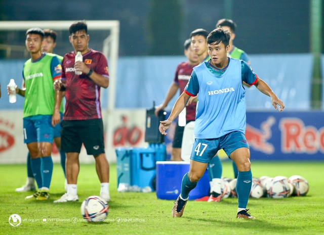 Các cầu thủ U23 Việt Nam nỗ lực tập luyện trước ngày chốt danh sách dự Vòng loại U23 châu Á - Ảnh 3.