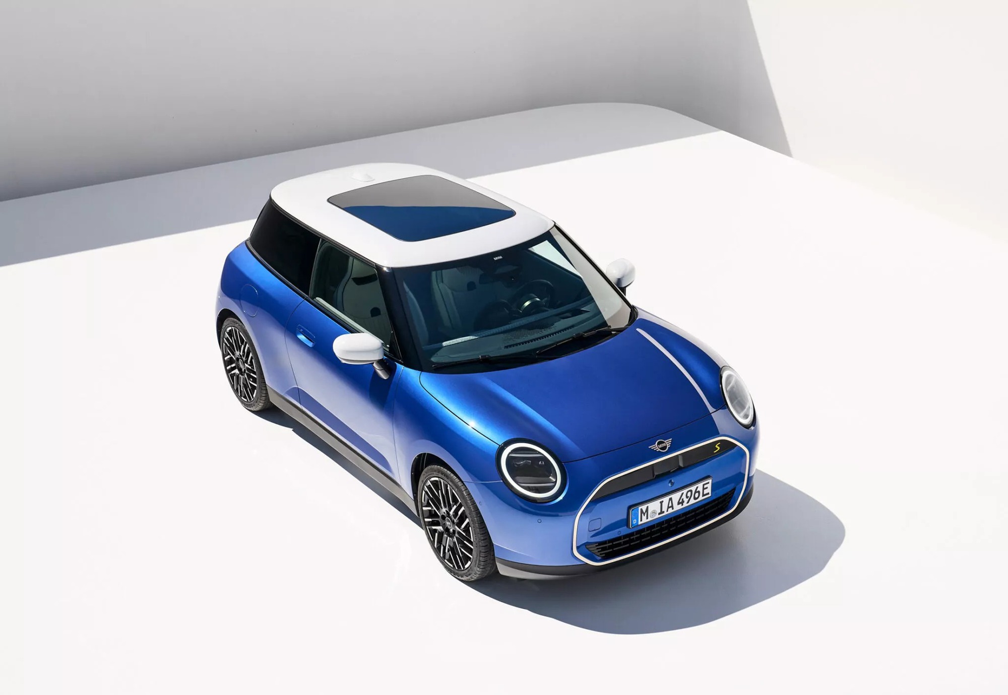 MINI Cooper 2024 ra mắt: Ngày càng tối giản, bỏ gần hết nút bấm, chạy hơn 400km/sạc - Ảnh 4.