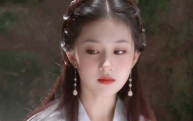 Đỉnh cao nhan sắc của c&aacute;c chị đẹp Hoa ngữ nức tiếng: Lưu Diệc Phi 15 tuổi đ&atilde; đốn ng&atilde; h&agrave;ng triệu con tim - Ảnh 1.