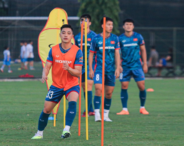 Công Phượng vui vẻ khi gặp lại các đồng đội trong buổi tập đầu tiên với đội tuyển Việt Nam - Ảnh 14. Công Phượng vui vẻ khi gặp lại các đồng đội trong buổi tập đầu tiên với đội tuyển Việt Nam - Ảnh 14.