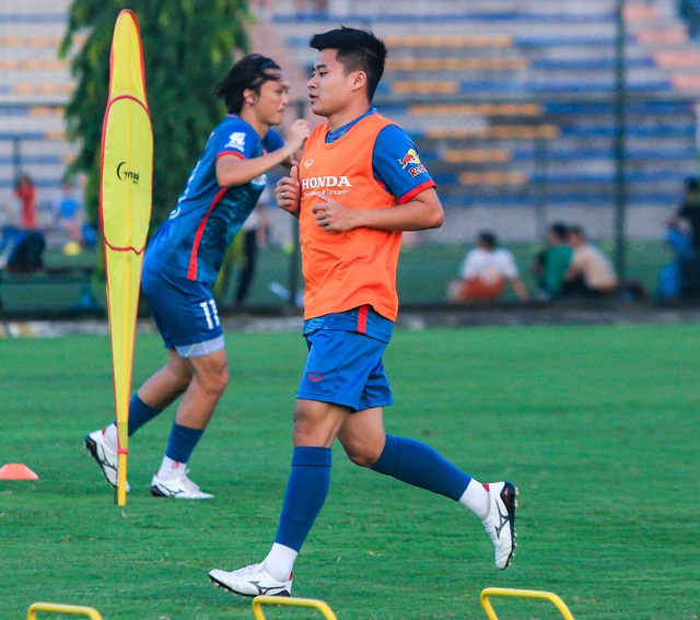 Công Phượng vui vẻ khi gặp lại các đồng đội trong buổi tập đầu tiên với đội tuyển Việt Nam - Ảnh 13. Công Phượng vui vẻ khi gặp lại các đồng đội trong buổi tập đầu tiên với đội tuyển Việt Nam - Ảnh 13.