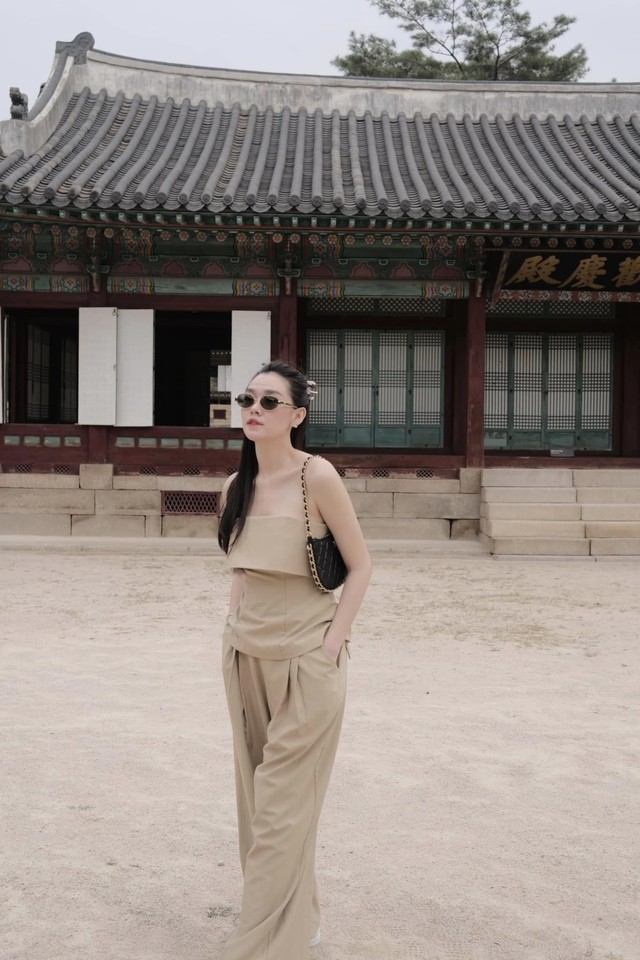 &Aacute; hậu Vbiz kết h&ocirc;n năm 20 tuổi hiếm hoi khoe ảnh b&ecirc;n chồng đại gia, cả 2 giữ 1 nguy&ecirc;n tắc - Ảnh 2.