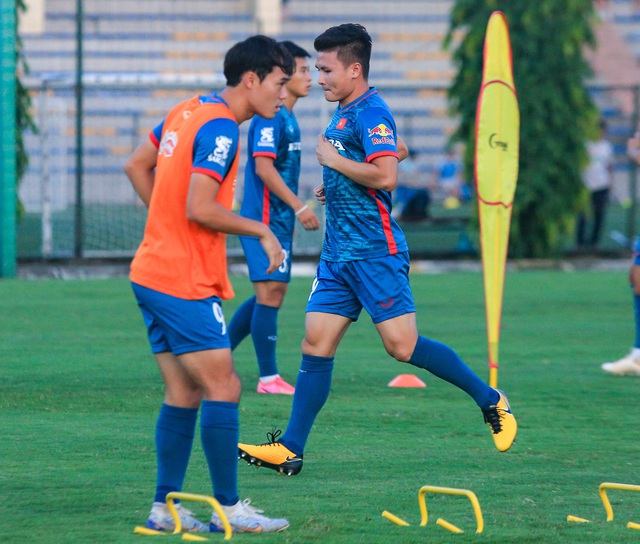 Công Phượng vui vẻ khi gặp lại các đồng đội trong buổi tập đầu tiên với đội tuyển Việt Nam - Ảnh 12. Công Phượng vui vẻ khi gặp lại các đồng đội trong buổi tập đầu tiên với đội tuyển Việt Nam - Ảnh 12.