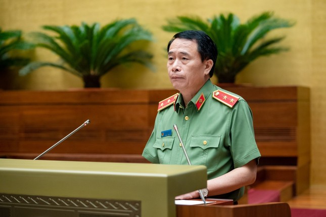 Trung tướng Lê Quốc Hùng: Lần đầu tiên Bộ Công an trình 5 luật trong một kỳ họp - Ảnh 1.