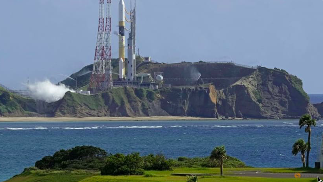 Nhật Bản phóng tên lửa mang theo tàu đổ bộ Mặt trăng sau nhiều lần trì hoãn - Ảnh 1.