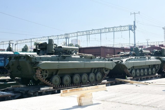 Quân đội Nga nhận lô xe chiến đấu BMP-2M nâng cấp - Ảnh 1.