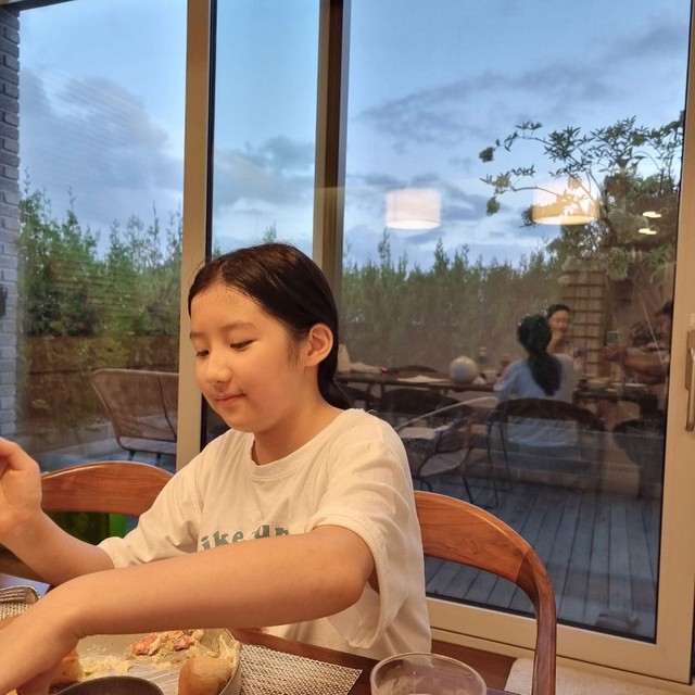 Con gái Lee Young Ae: 12 tuổi thừa hưởng nét đẹp từ mẹ, được rèn luyện vóc dáng bằng 1 bộ môn thể thao - Ảnh 12.
