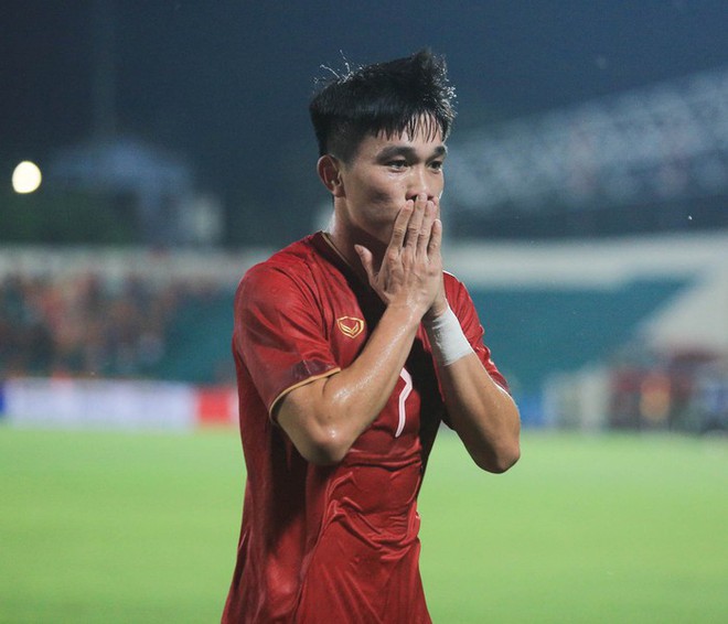  Tuyển thủ U23 Việt Nam ghi bàn thắng gửi tặng bạn gái  - Ảnh 6.