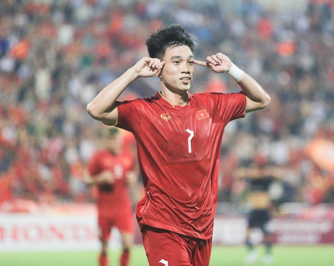  Tuyển thủ U23 Việt Nam ghi bàn thắng gửi tặng bạn gái  - Ảnh 2.