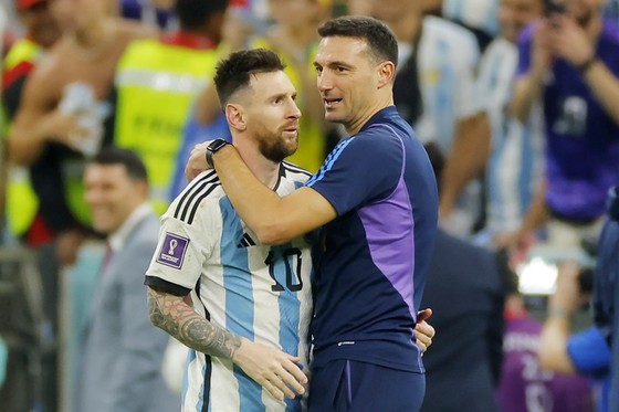 Lionel Scaloni: Messi đang hạnh phúc, sẽ thi đấu bao nhiêu tùy thích - Ảnh 1.