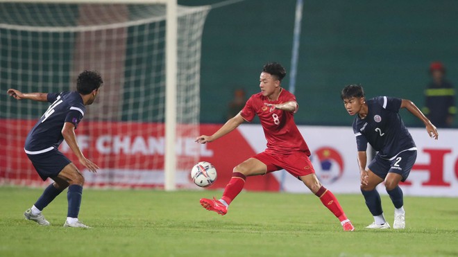  Tuyển thủ U23 Việt Nam ghi bàn thắng gửi tặng bạn gái  - Ảnh 13.