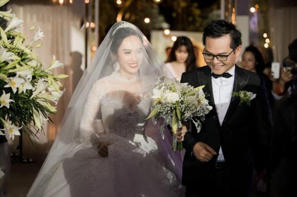 Nam diễn viên được phong NSND trẻ nhất nhì Việt Nam: U50 mới lấy vợ vẫn hạnh phúc, bà xã kém 19 tuổi ngày càng xinh đẹp - Ảnh 2.