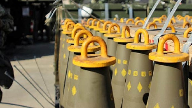 Mỹ chuẩn bị lô bom chùm mới cho Ukraine - Ảnh 1.