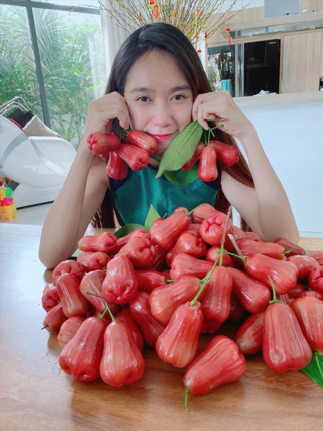 Khi hội nhà giàu tập làm nông dân: Tăng Thanh Hà tự trồng rau sạch, Phạm Hương sở hữu khu vườn với trái ngọt quanh năm - Ảnh 23.