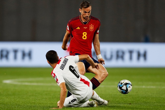 Tây Ban Nha hủy diệt đối thủ trong ngày sao trẻ Barca đi vào lịch sử - Ảnh 2. Tây Ban Nha hủy diệt đối thủ trong ngày sao trẻ Barca đi vào lịch sử - Ảnh 2.