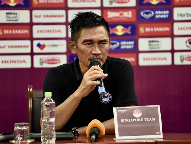 HLV Guam nói điều đặc biệt sau trận hòa lịch sử, HLV Singapore hứa chiến đấu đến cùng - Ảnh 3. HLV Guam nói điều đặc biệt sau trận hòa lịch sử, HLV Singapore hứa chiến đấu đến cùng - Ảnh 3.