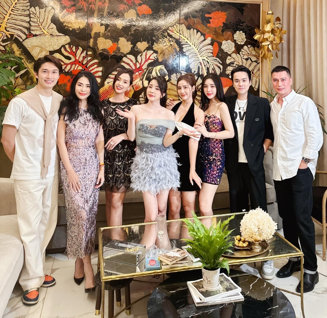 Vừa phủ nhận hẹn hò, Việt Anh và Quỳnh Nga lộ ảnh tổ chức sinh nhật chung - Ảnh 1.