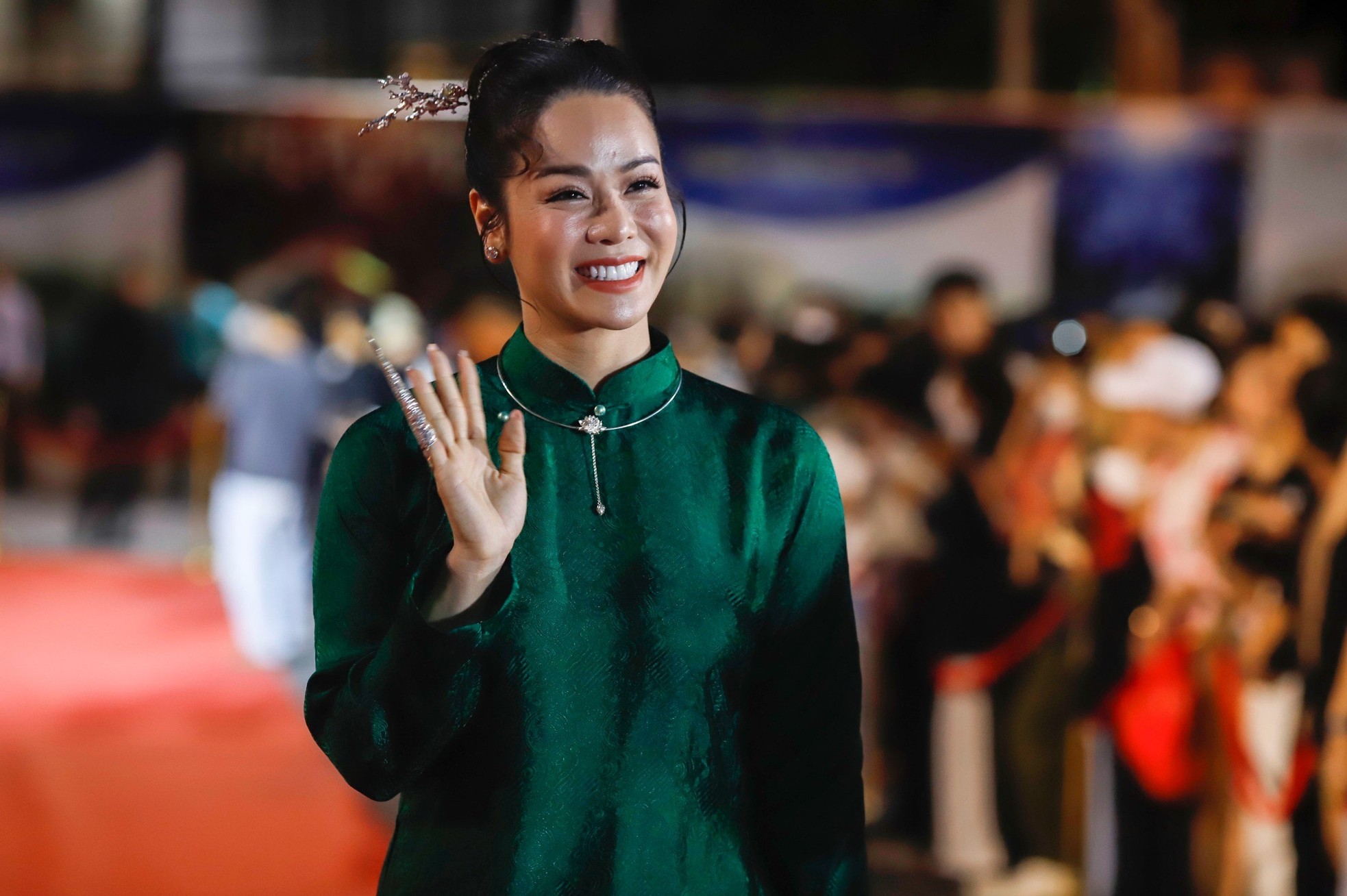 Dàn sao nữ diện váy cúp ngực tại thảm đỏ Cánh diều Vàng 2023 - Ảnh 10.