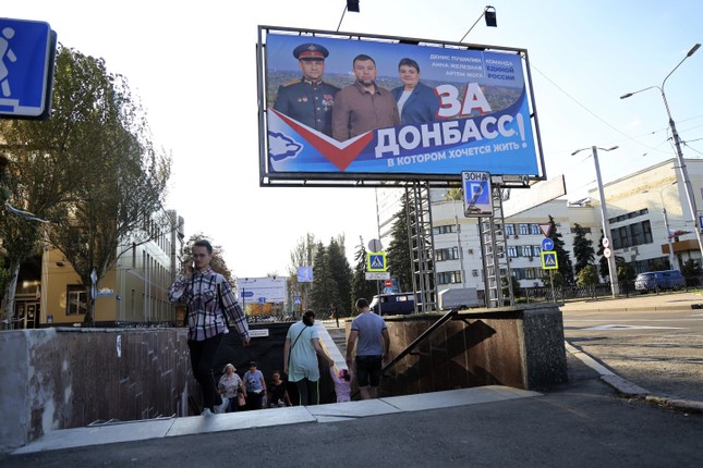 Phòng không Nga bắn hạ máy bay không người lái gần điểm bỏ phiếu ở Kherson - Ảnh 1.