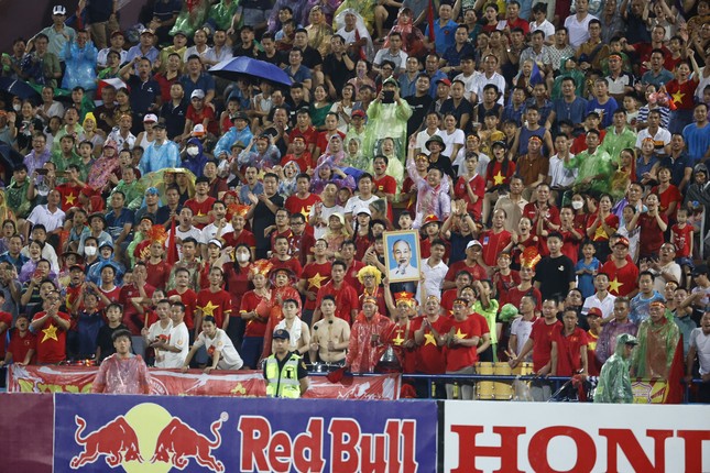 Người hùng Bùi Vĩ Hào tiết lộ lý do khiến U23 Việt Nam đá sung dưới cơn mưa tầm tã - Ảnh 7.