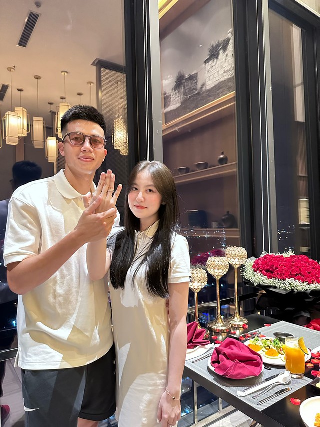 Cựu cầu thủ U23 Việt Nam cầu hôn Huỳnh Như, hé lộ ngày cưới - Ảnh 1.